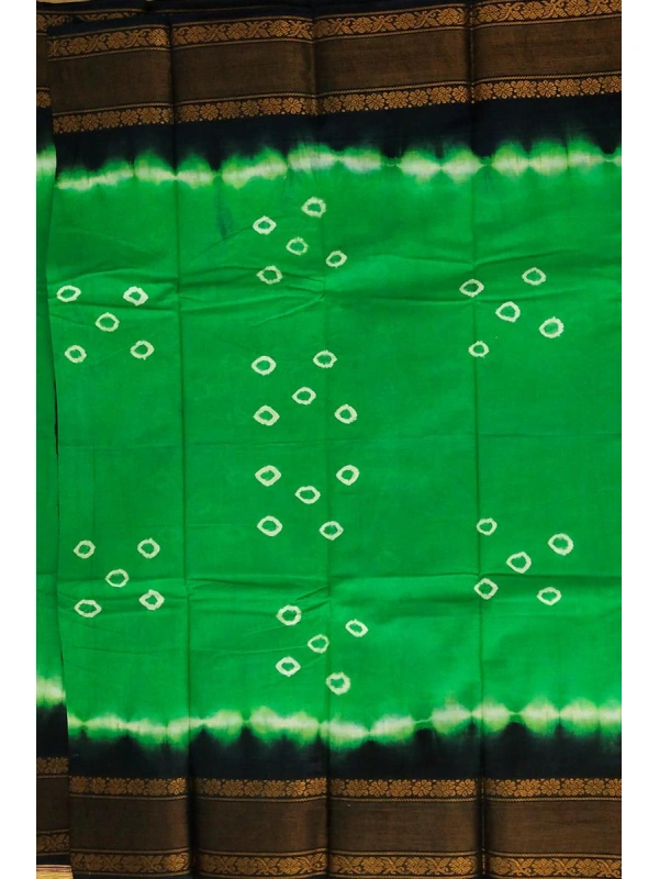 A bright, cheerful parrot green body with a contrasting midnight black border and pallu-SCS00261