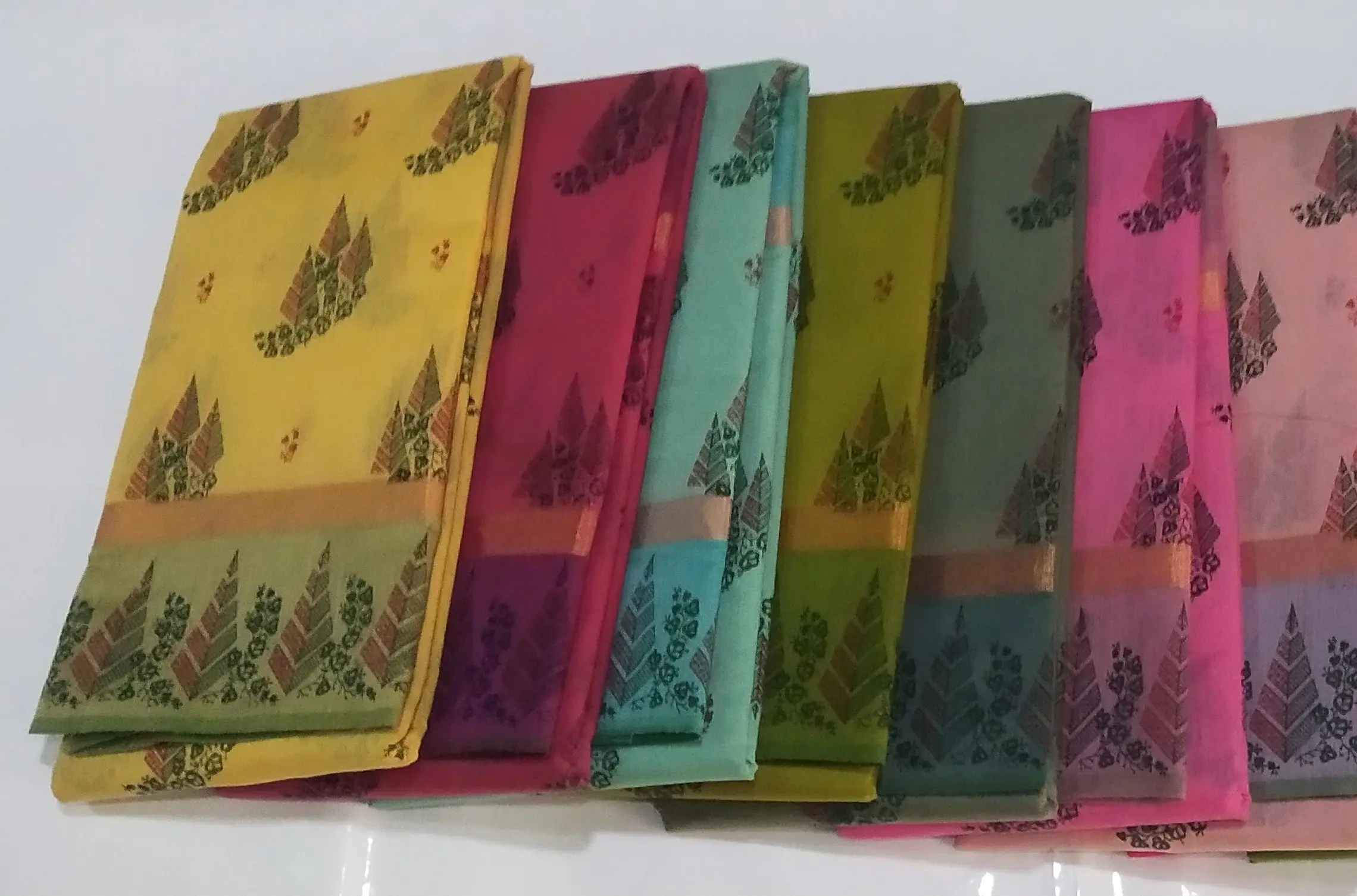 Sri Rajeswari Silks in Poonjolai, Chinnalapatti offers premium silk sarees, dress materials & fabrics at wholesale prices. Trusted Tamil Nadu silk wholesaler.
